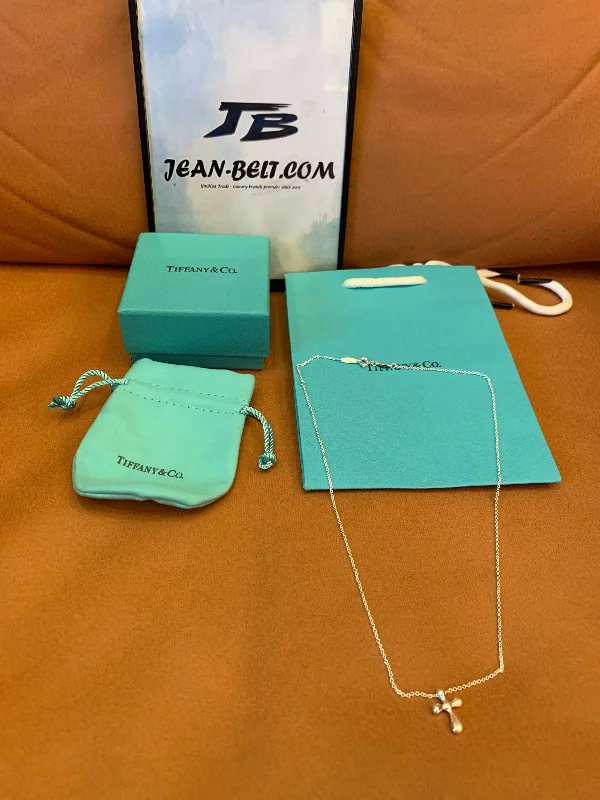 Tiffany & Co. Elsa Peretti™ sterling silver cross pendant necklace